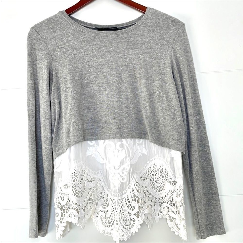 𝅺Generation Love New York Gray Crop Top Sweater with White Fits Like a Medium